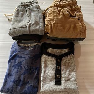4 TODLER PANTS & 2  T-SHIRTS SIZES 4T